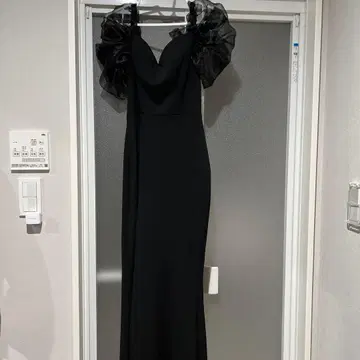 오프숄더 머메이드 블랙 드레스