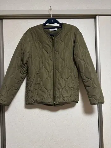 올리브 그린 퀼팅 자켓