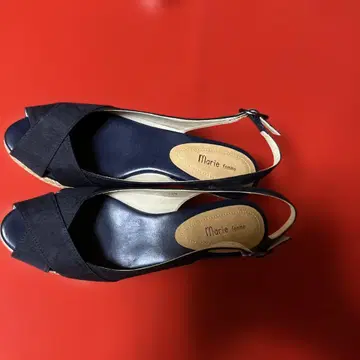 마리 팜므 네이비 웨지 샌들