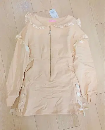 HoneyCinnamon 속기모 겨울 의류 프릴 달린 베이지 집업 원피스