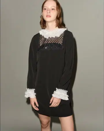 Lily Brown 릴리 브라운 레이스 칼라 비쥬 미니 원피스