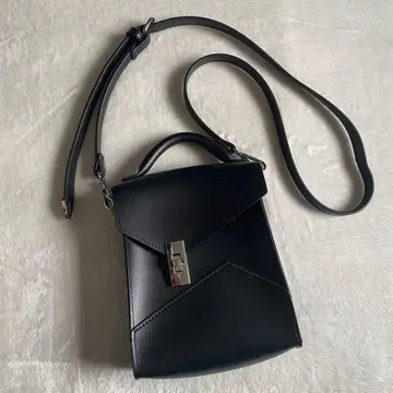 소에르테 2way 스퀘어 숄더백 인조 가죽