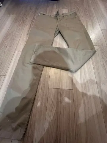 APC 베이지 치노 팬츠 30