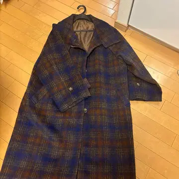 파랑색과 브라운색 체크 무늬 롱 코트