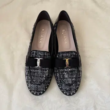 DIANA 트위드 로퍼