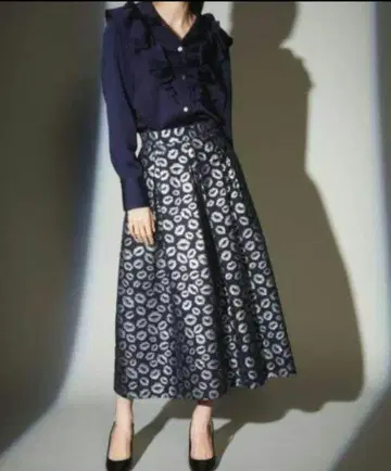 그레이스 클래스 립 자카드 스커트 베이지