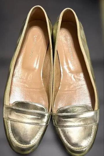 FABIO RUSCONI (파비오 루스코니) 골드 가죽 플랫슈즈