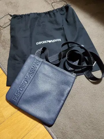 컨디션 최상 EMPORIO ARMANI 가죽 천연 가죽 숄더 백 네이비