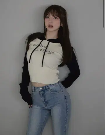 andmary Letter mary logo tops