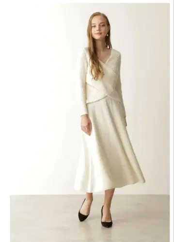 핑키앤다이안 화이트 리브 스커트 셋업