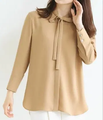 컨디션 최상 띠어리 보타이 블라우스 카멜 드레이프감 밴드 카라 리본