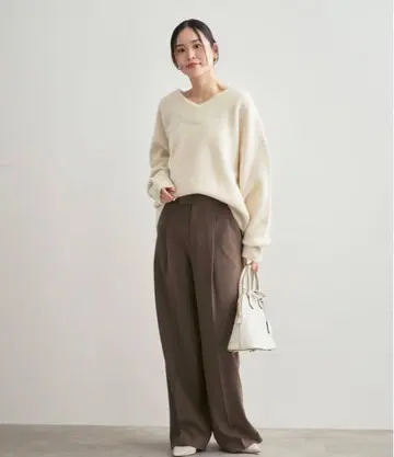 noble YAK 와이드 V넥 니트 화이트