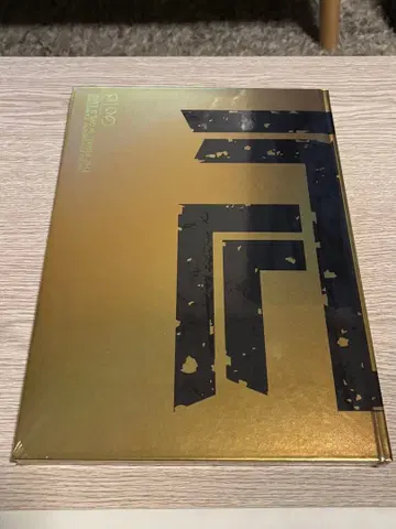 [ 미개봉 미사용품 ] 도쿄 리벤저스 신규 체험 전시 공식 도록 Gold