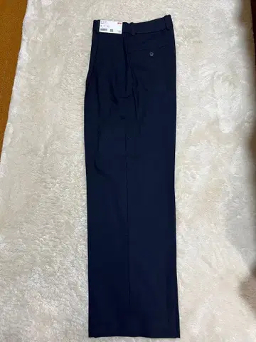 유니클로 턱 와이드 팬츠 네이비 M 사이즈