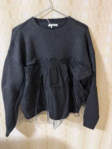 튤 도킹 볼륨 니트