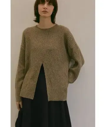 [ MANOF ] 마노프 센터 슬릿 베이직 니트 탑