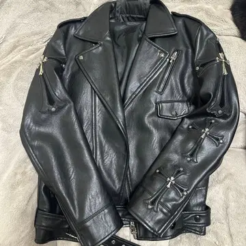 블랙 가죽 자켓 크로스 장식 포함