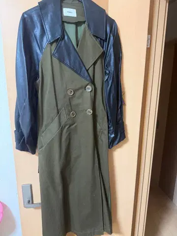 MURUA 올리브 그린 x 블랙 더블 브레스트 코트