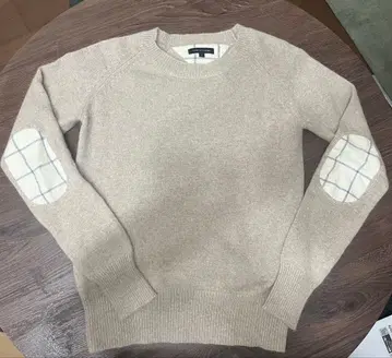 베이지 긴팔 니트 스웨터 엘보 패치