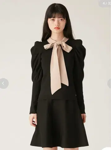 릴리 브라운 보타이 니트 셋업