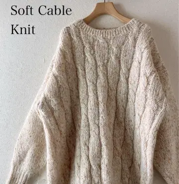 네프 포함 복슬복슬한 케이블 짜임 니트 넉넉한 아이보리 계열
