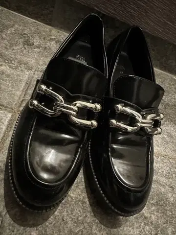 ZARA 트랙 밑창 비쥬 로퍼