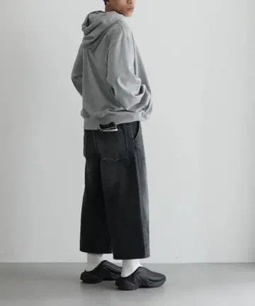 오더 루즈 데님 하프 팬츠 블랙