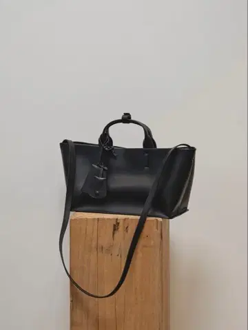 유용한 레더 백 (M)