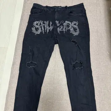 STILL KIDS 스터드 장식 블랙 데님