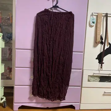 와인 레드 스커트 유행하는 디자인으로 주름지게!