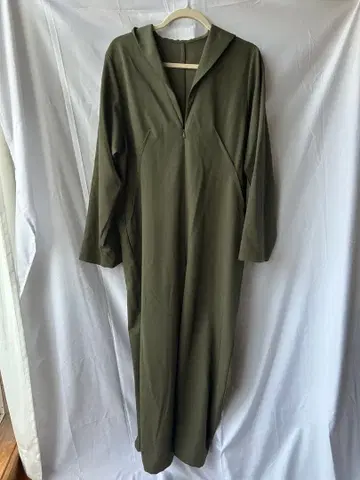 HELLA 올리브색 세일러 카라 롱 올인원