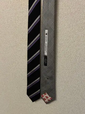 기린 블랙 퍼플 스트라이프와 체크 넥타이