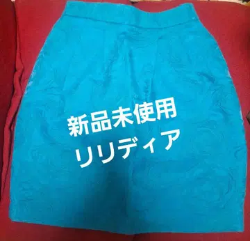 미사용 새상품 리리디아 터콰이즈 꽃무늬 엠보싱 타이트 스커트