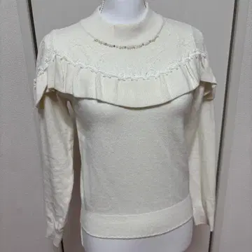 아이보리 프릴 니트 스웨터 긴팔