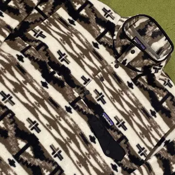 표지 게재! Patagonia 신틸라 스냅 T 네이티브 무늬 플리스