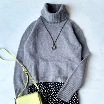 새상품급 뷰티앤유스 터틀넥 니트 스웨터 그레이