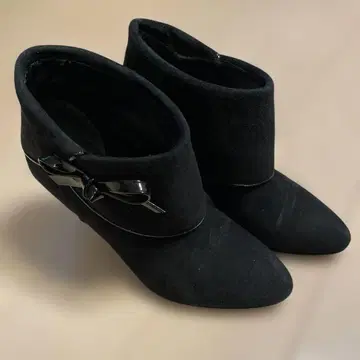 DIANA 블랙 스웨이드 리본 포함 숏부츠