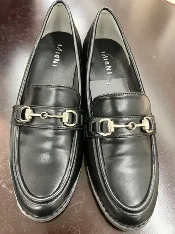 INDIVI 블랙 가죽 로퍼