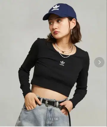 [ adidas ] 블랙 크롭 긴팔 T셔츠