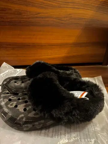 Crocs 마밀루스 퍼 포함 사보 샌들 블랙 카모플라쥬