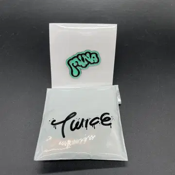 TWICE This is for 랜덤 핀 배지 미나