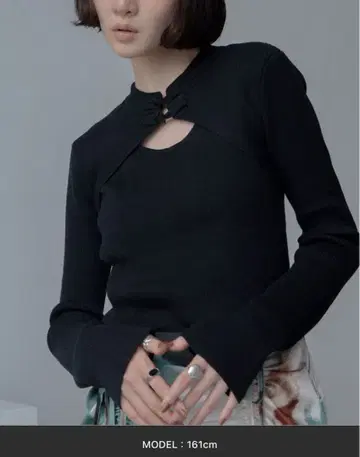 VACANCY 차이나 버튼 리브 니트 블랙