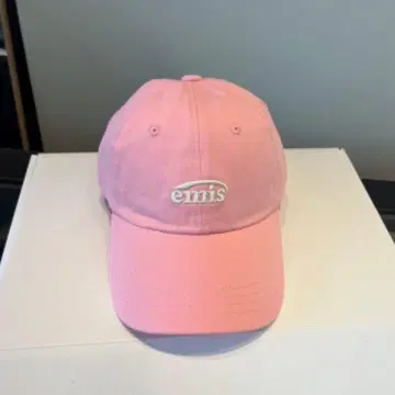 emis pink cap