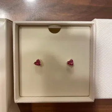 Swarovski PE STUD 빨간색 스터드 귀걸이