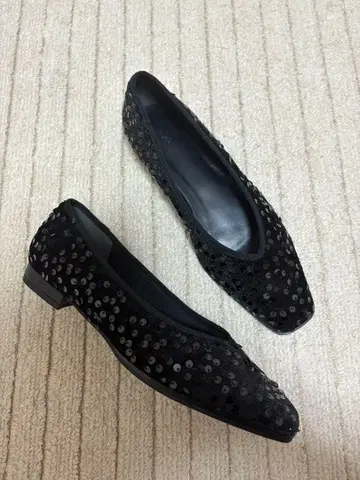 BEARDSLEY 블랙 스팽글 플랫슈즈 36