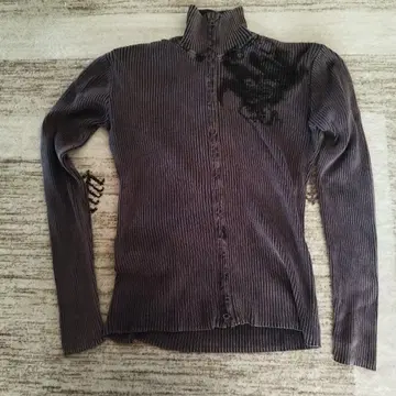 다크 그레이 하이넥 스웨터