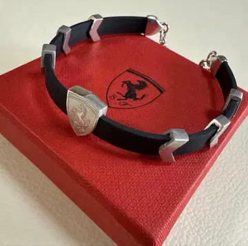 Ferrari 엠블럼 포함 팔찌