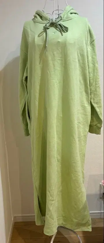 새상품 후드 부착 라이트 그린 롱 원피스 새상품 택 없음