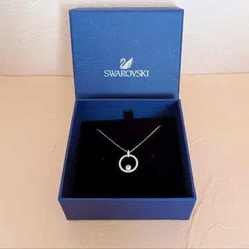 SWAROVSKI Creativity Circle 펜던트