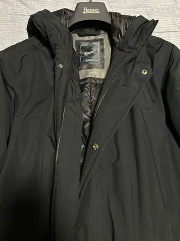 헤르노 다운 코트 네이비 46 사이즈